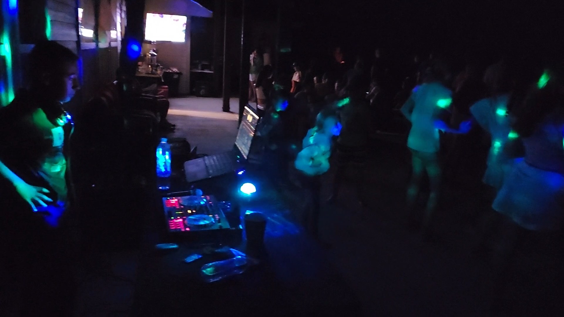 Live 01